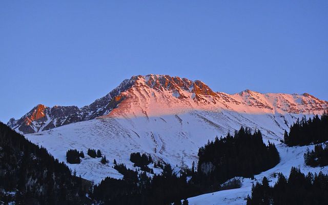 Kaiseregg_im_Sonnenuntergang_-_panoramio